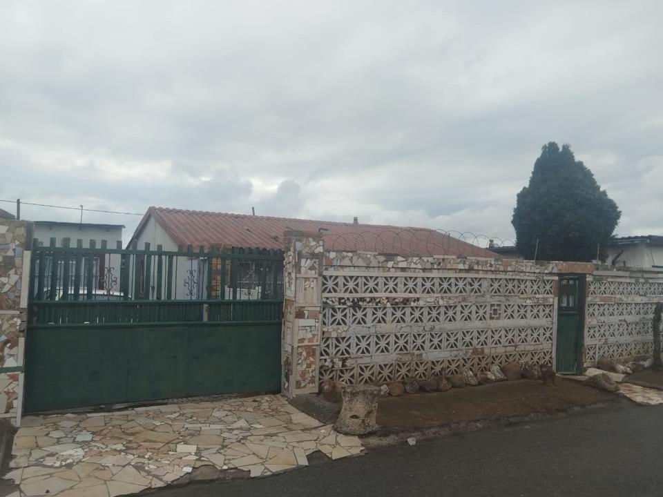 2 Bedroom House in Dhlamini in Dhlamini, Soweto